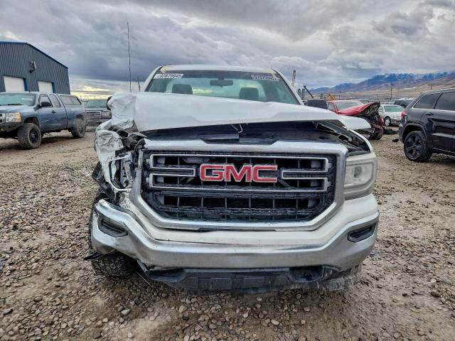 GMC Sierra C1500 Image 2