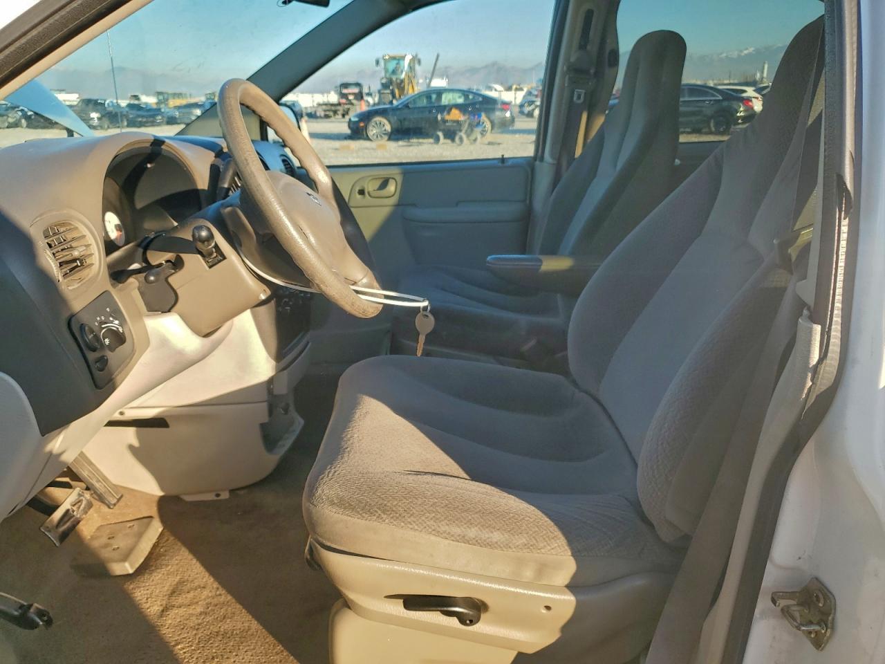 Dodge Caravan Se Image 10