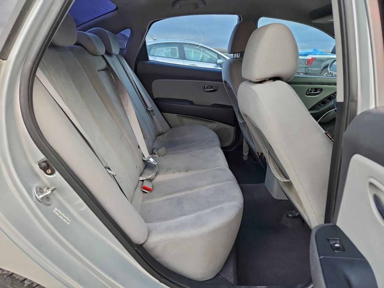 Hyundai ELANTRA Blue Image 8