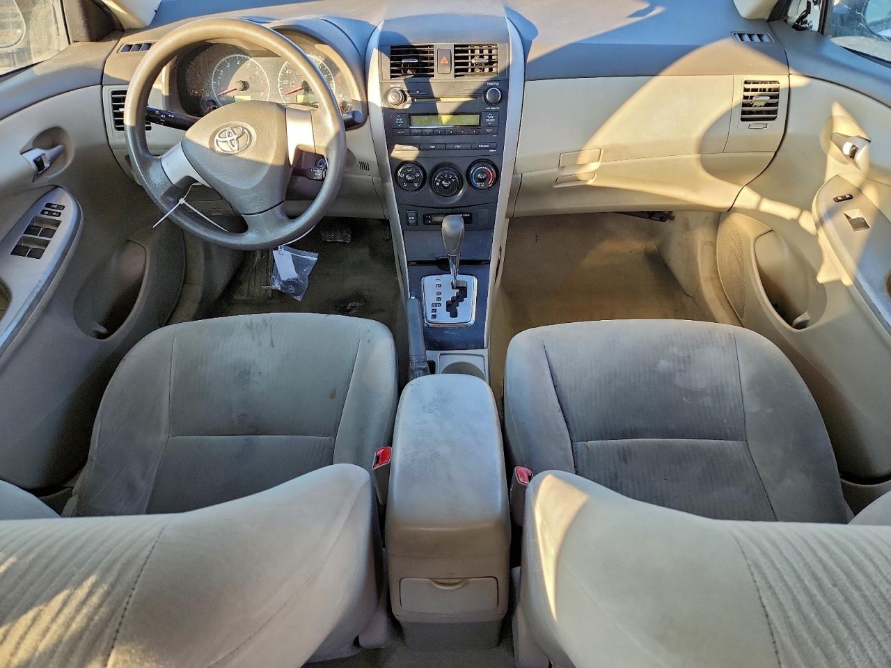 Toyota Corolla Base Image 6