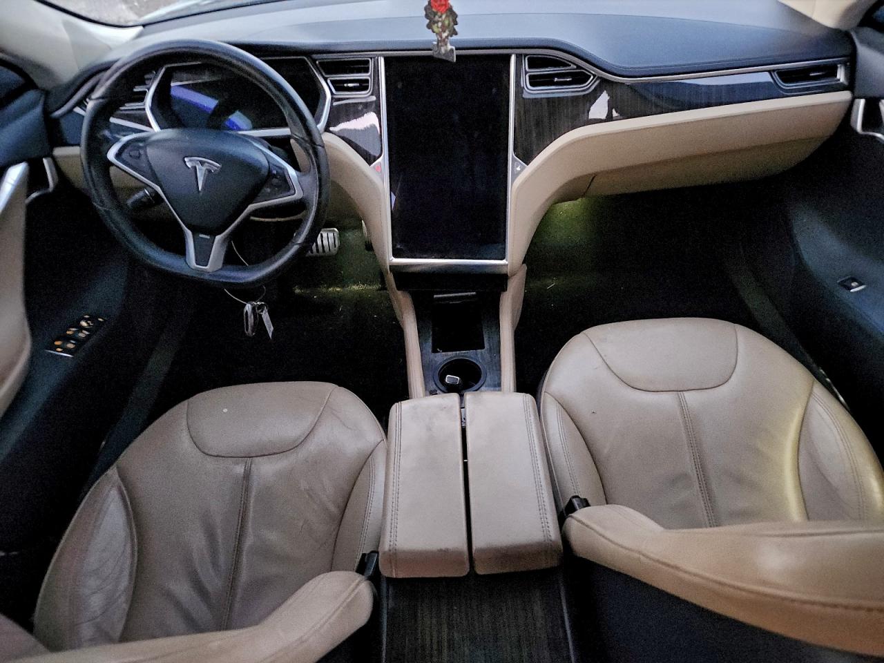 Tesla Model S Image 12