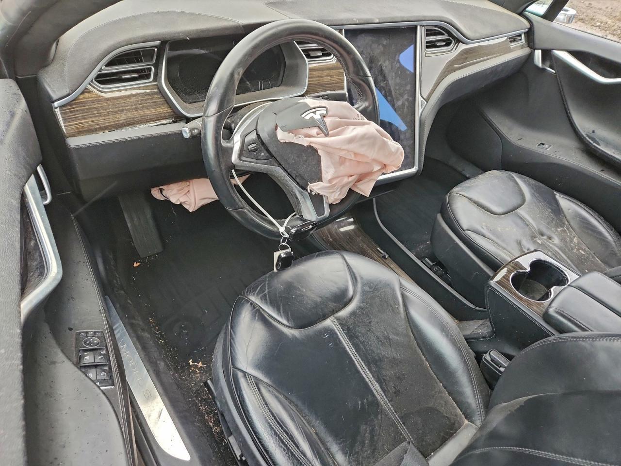 Tesla Model S Image 10