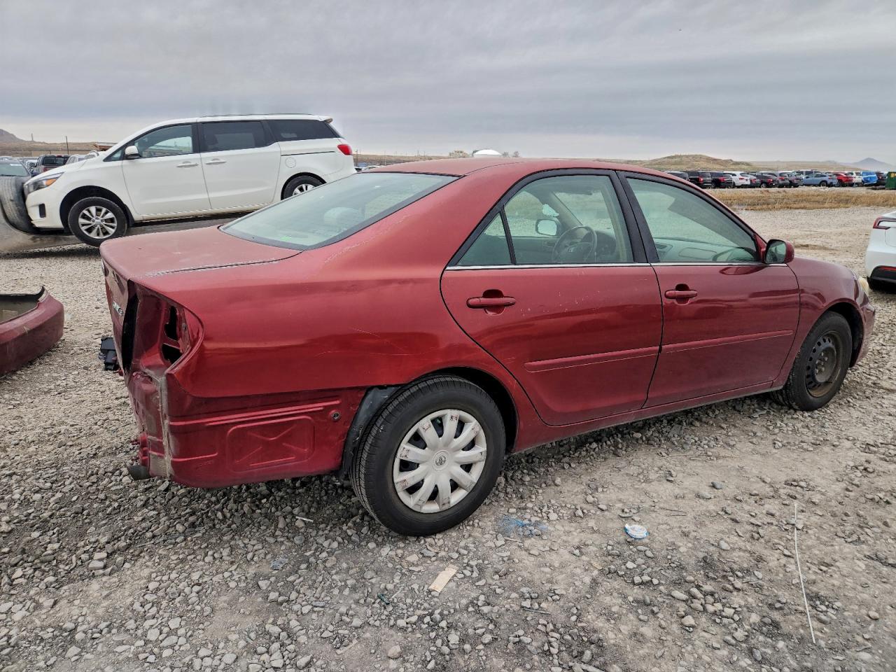 Toyota Camry Le Image 7