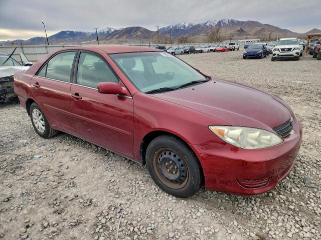 Toyota Camry Le Image 4