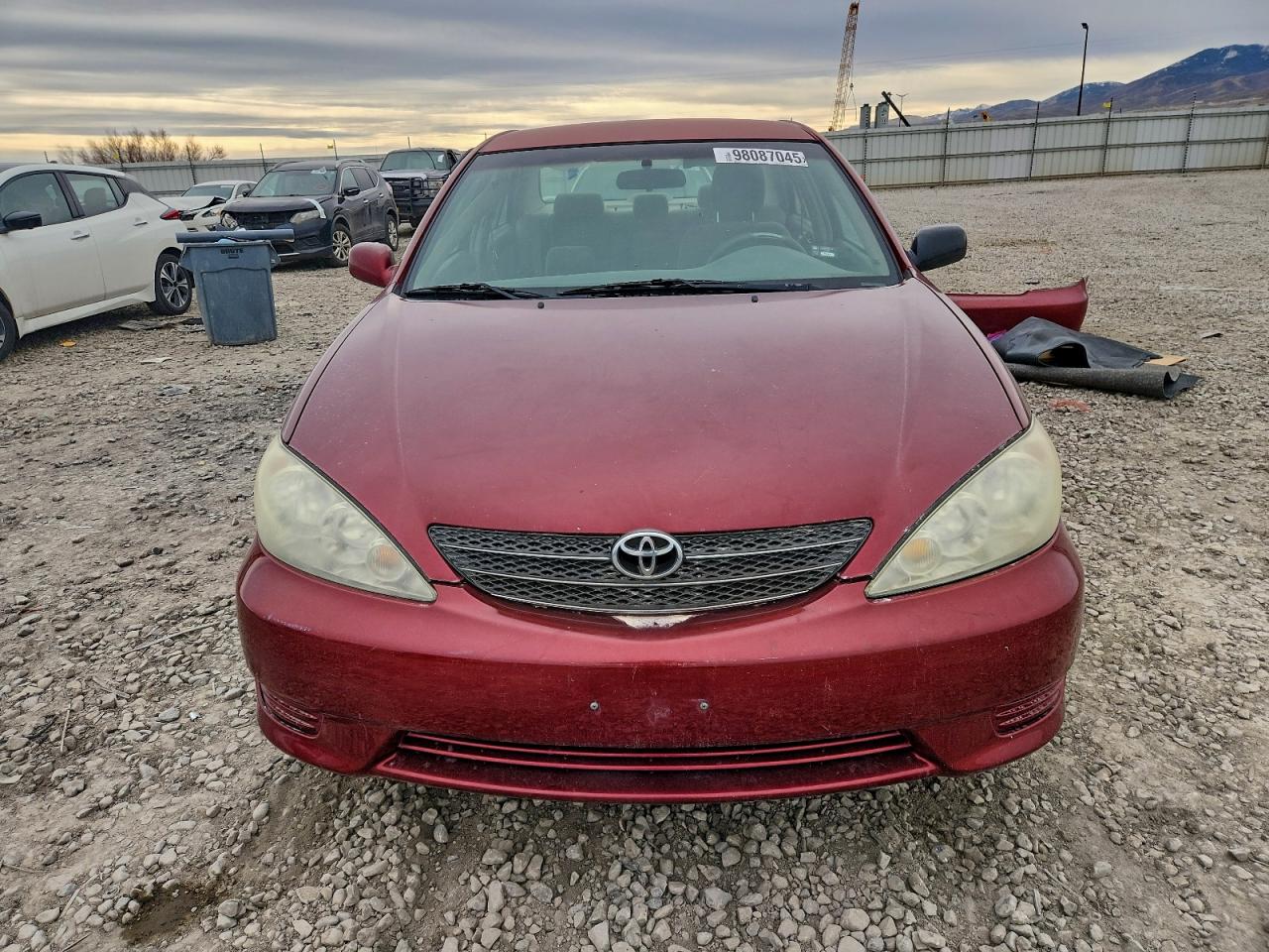 Toyota Camry Le Image 6