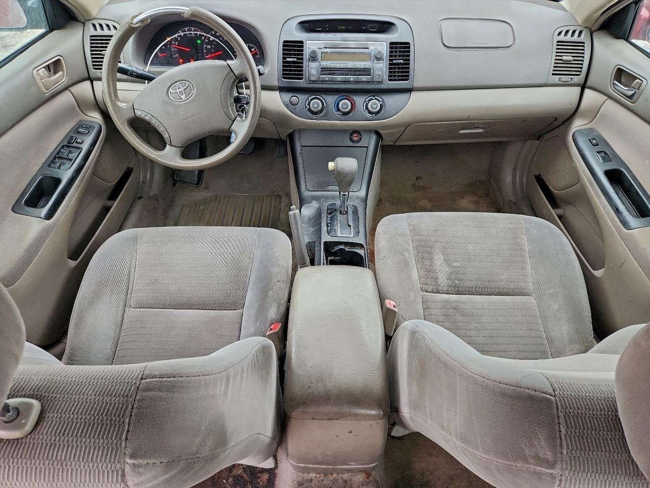 Toyota Camry Le Image 2