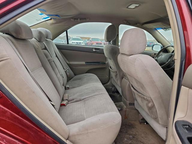 Toyota Camry Le Image 11