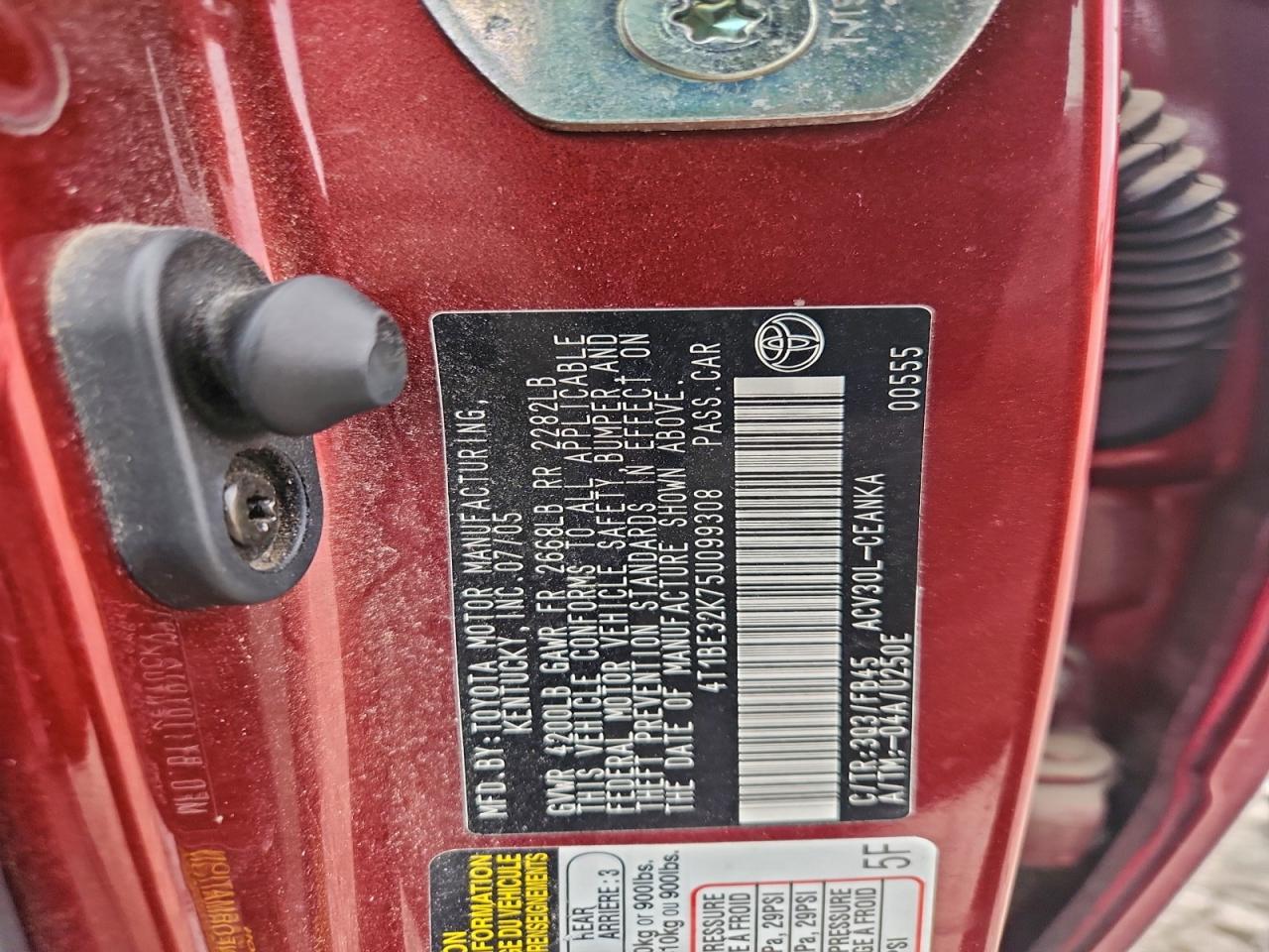 Toyota Camry Le Image 10