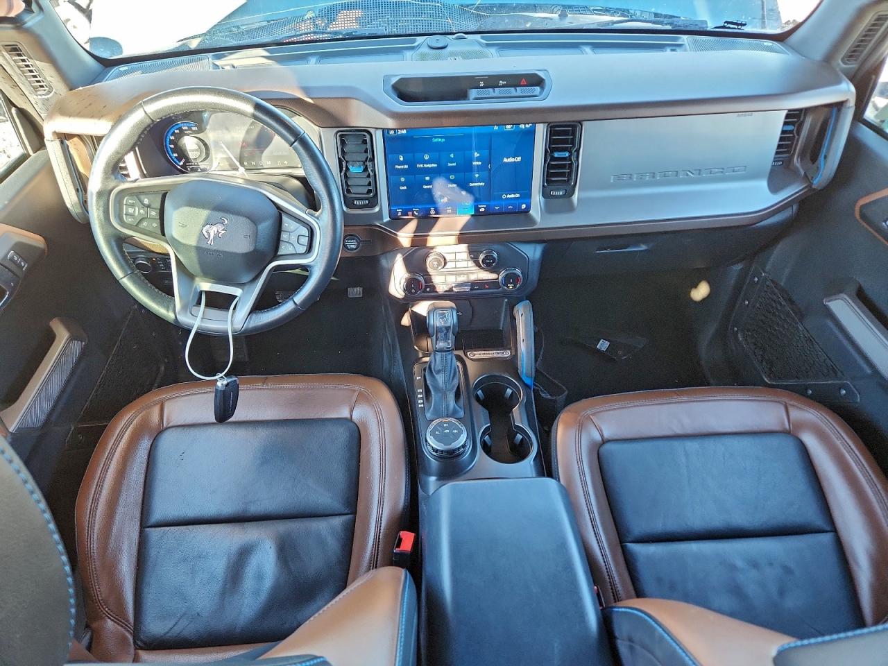 Ford Bronco Base Image 10