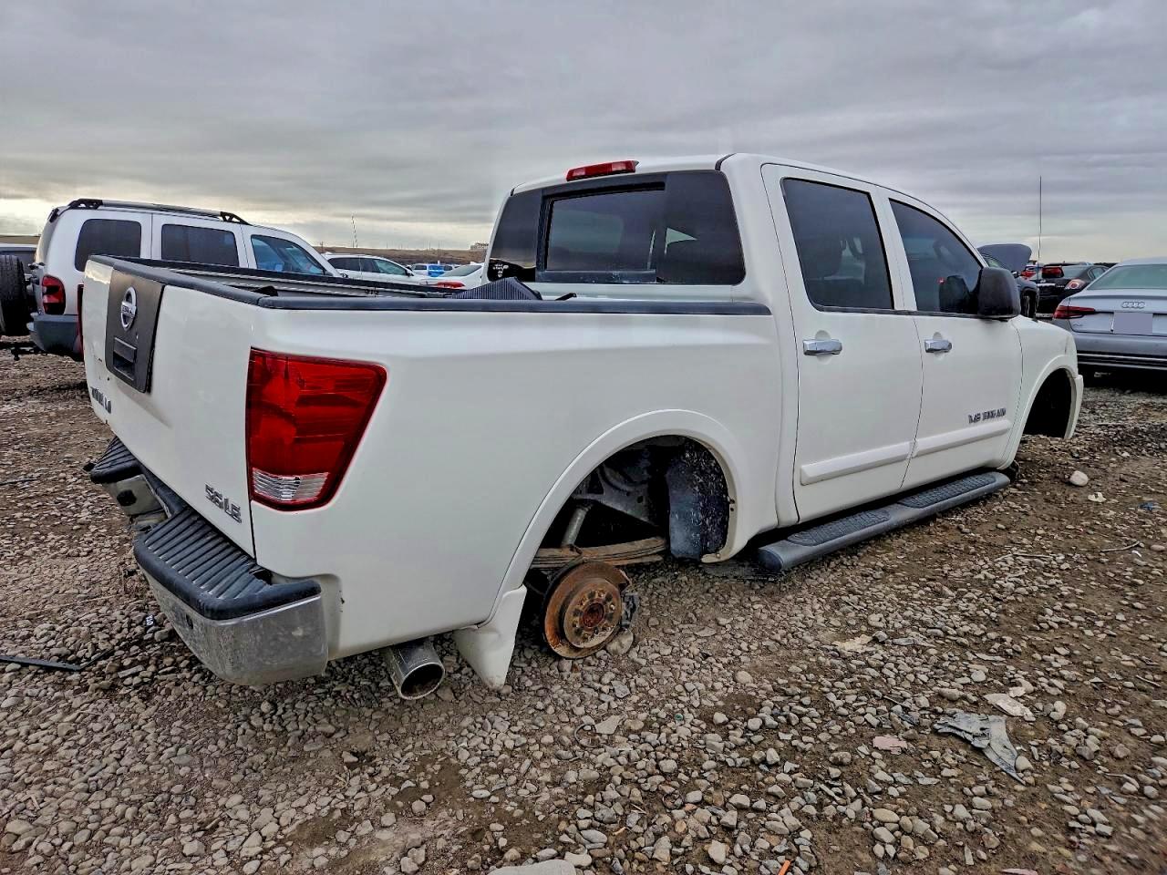 Nissan Titan Xe Image 3