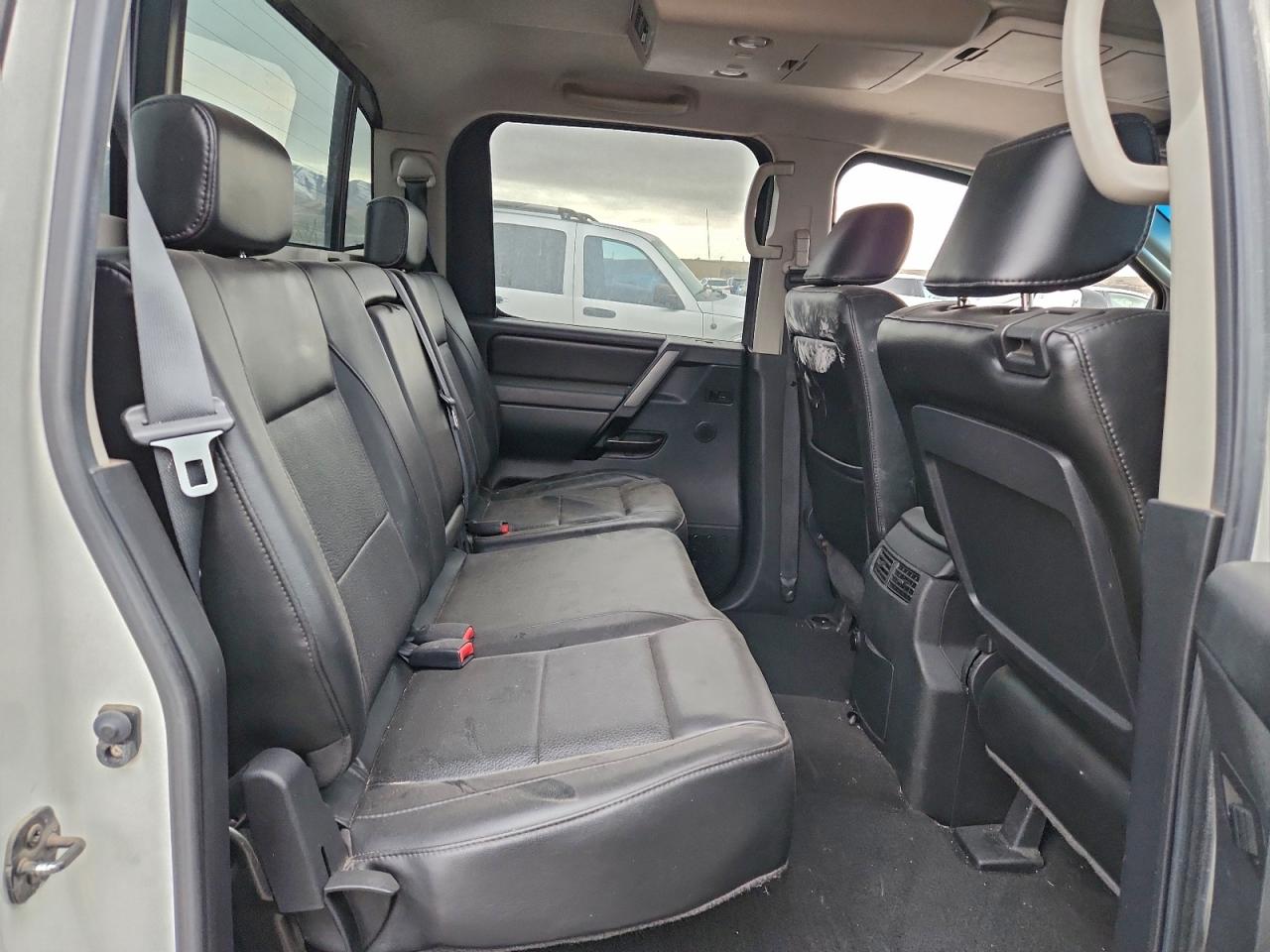 Nissan Titan Xe Image 12