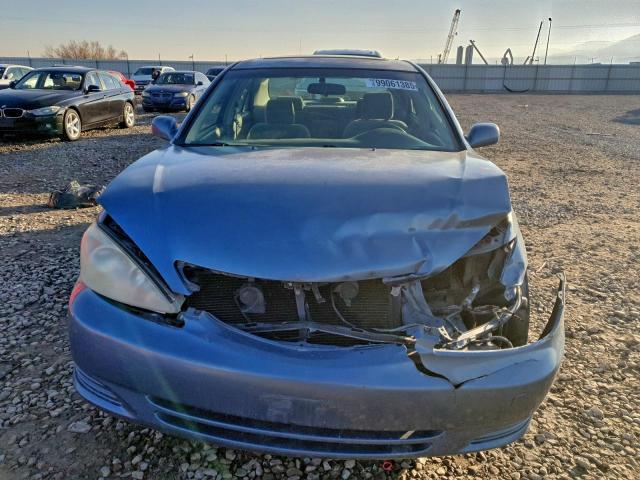 Toyota Camry Le Image 5