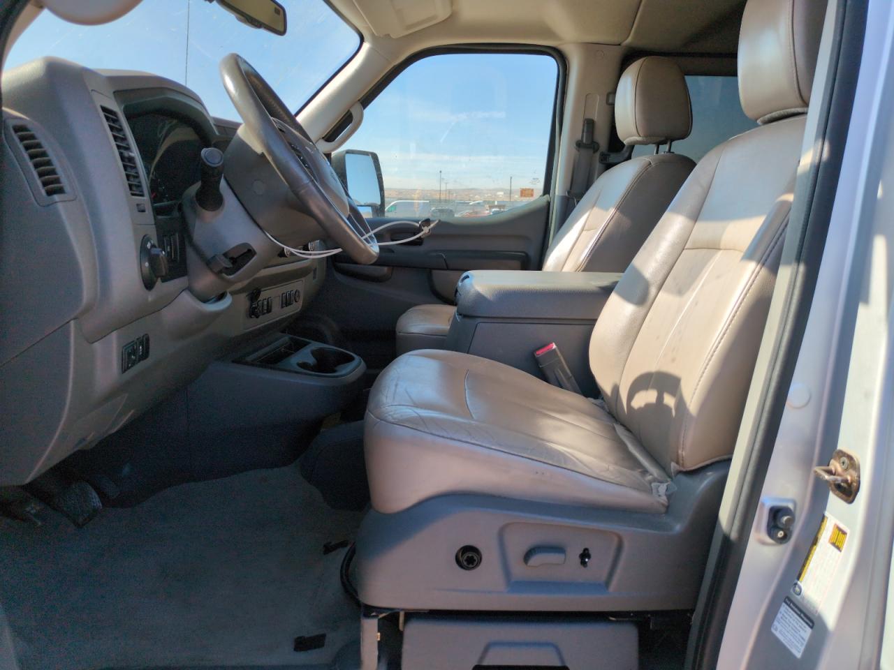 Nissan Nv 3500 S Image 12