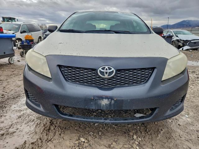 Toyota Corolla Base Image 9