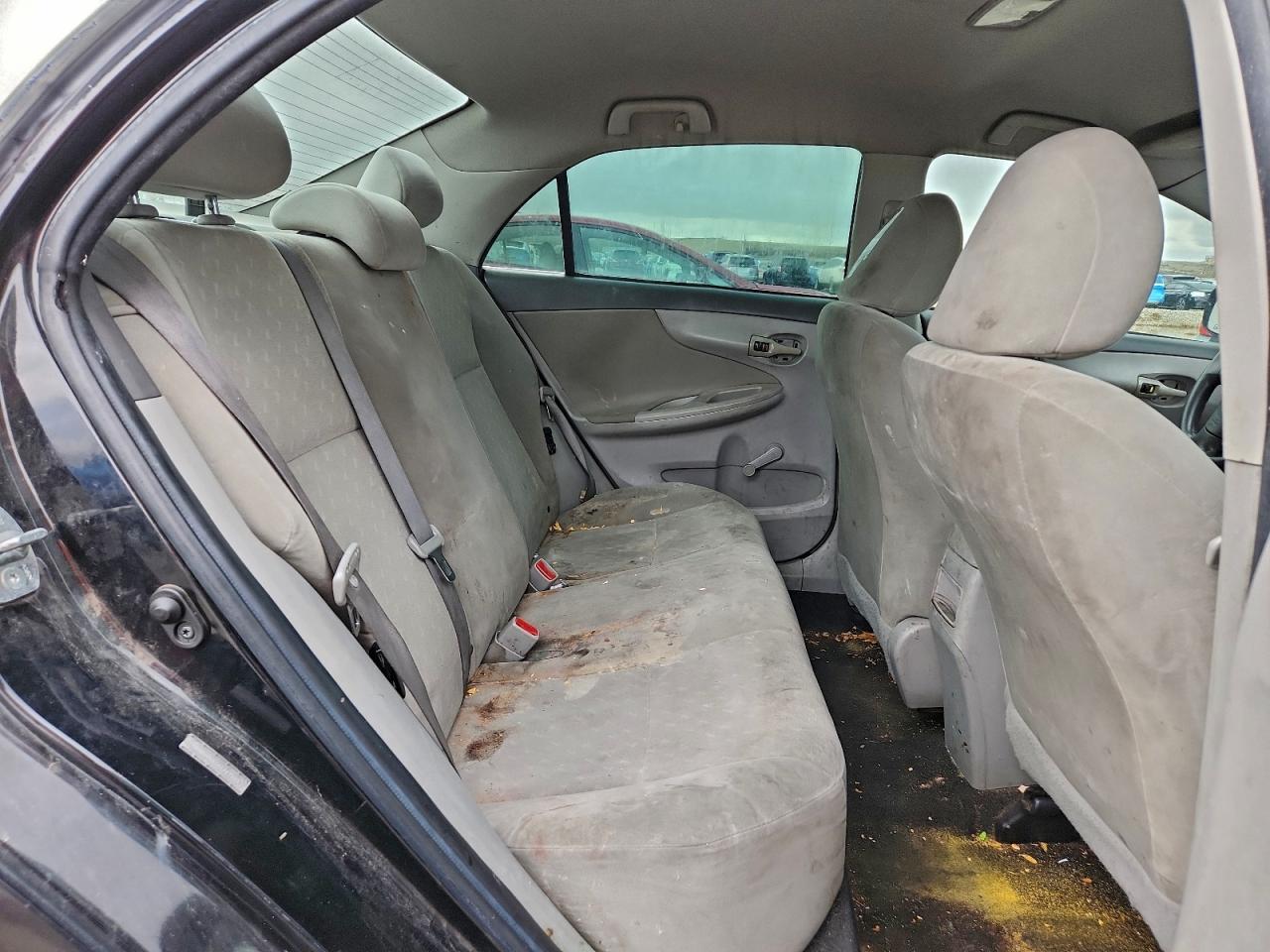 Toyota Corolla Base Image 2