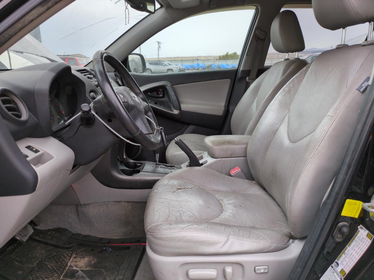 Toyota RAV4 Limited Image 8