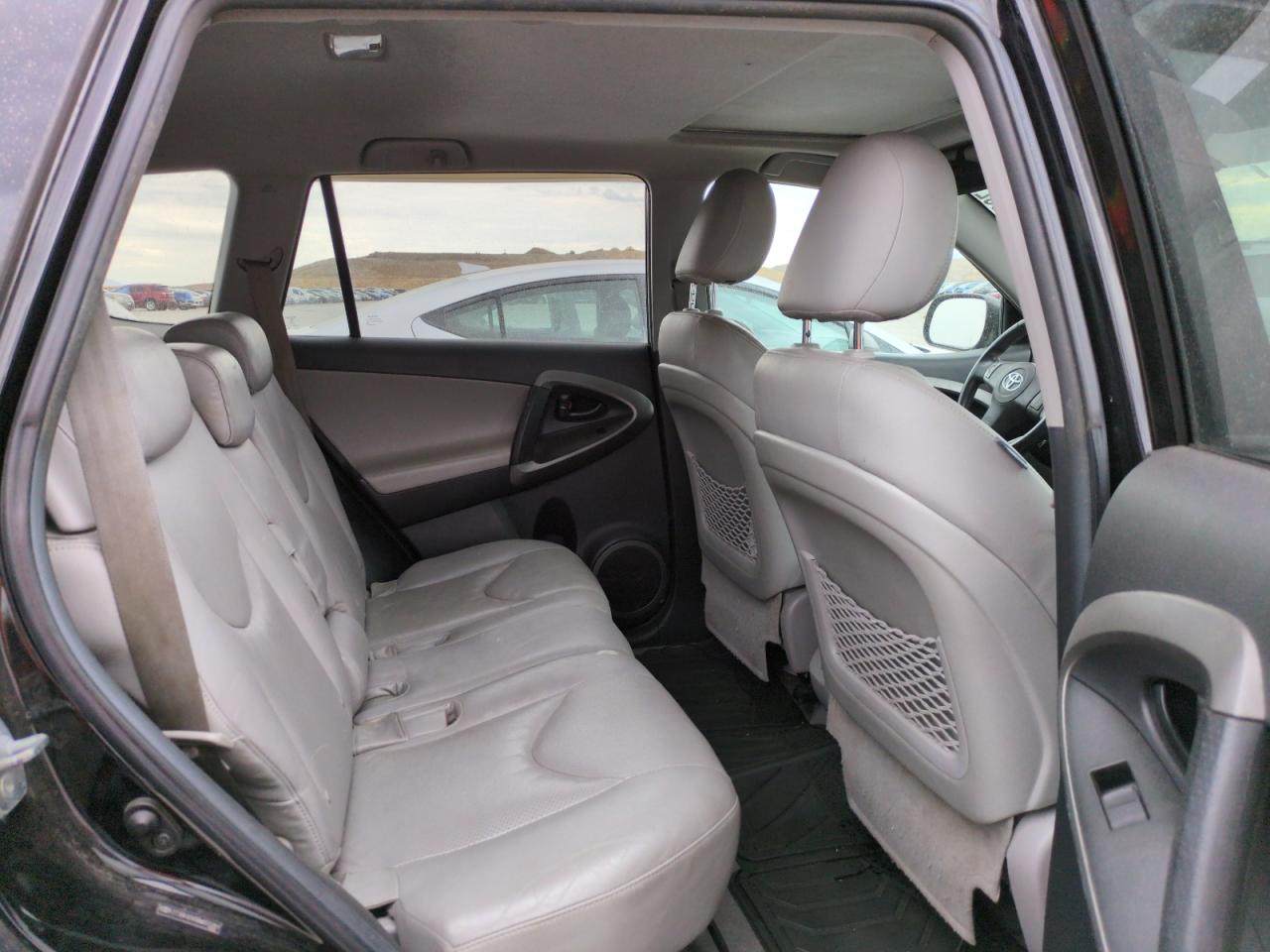 Toyota RAV4 Limited Image 9