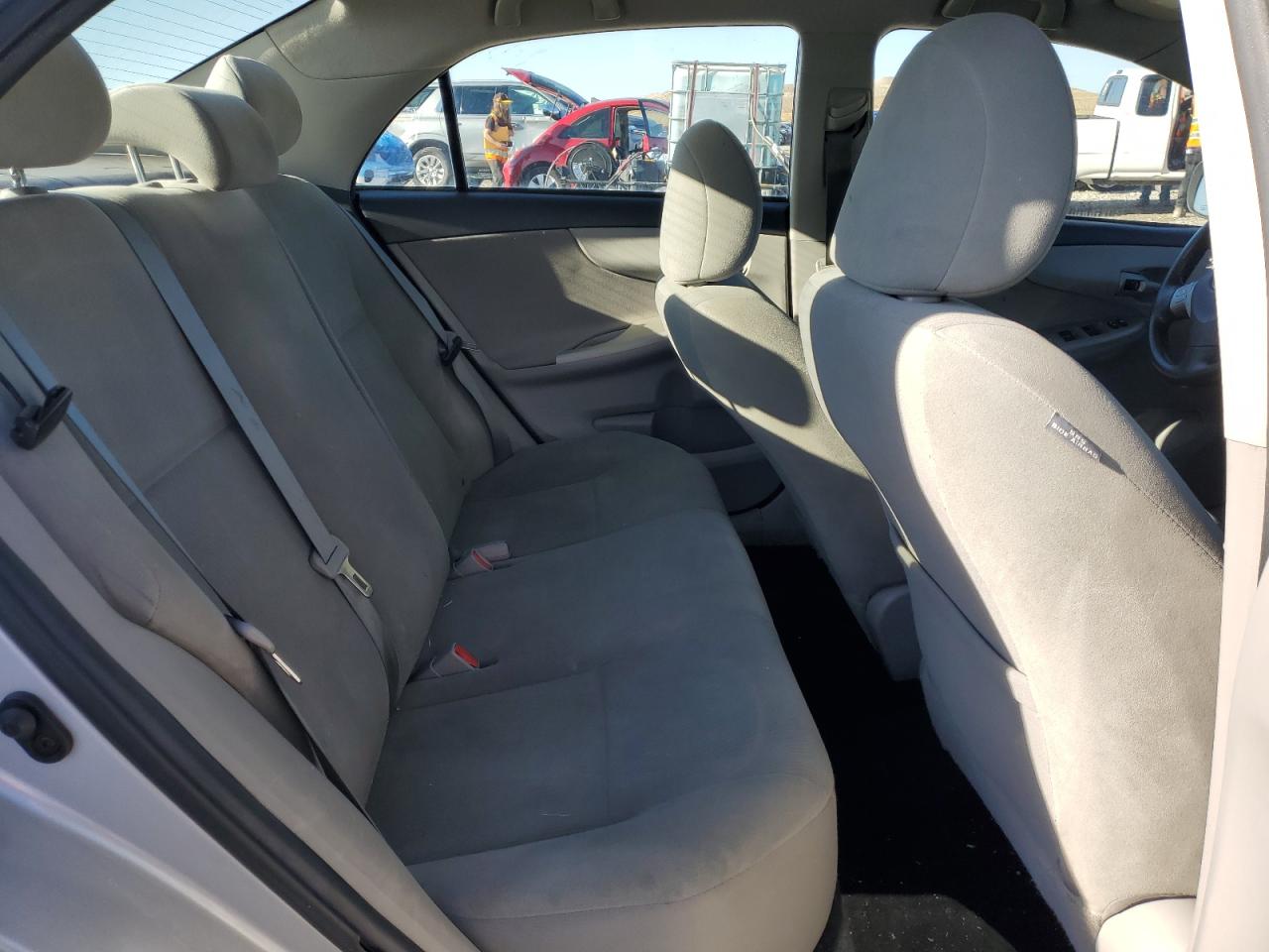 Toyota Corolla Base Image 10