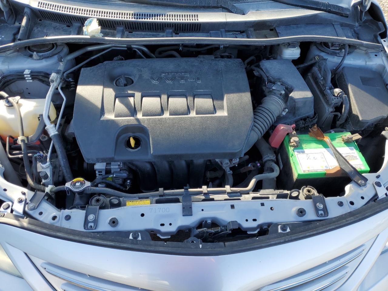 Toyota Corolla Base Image 9