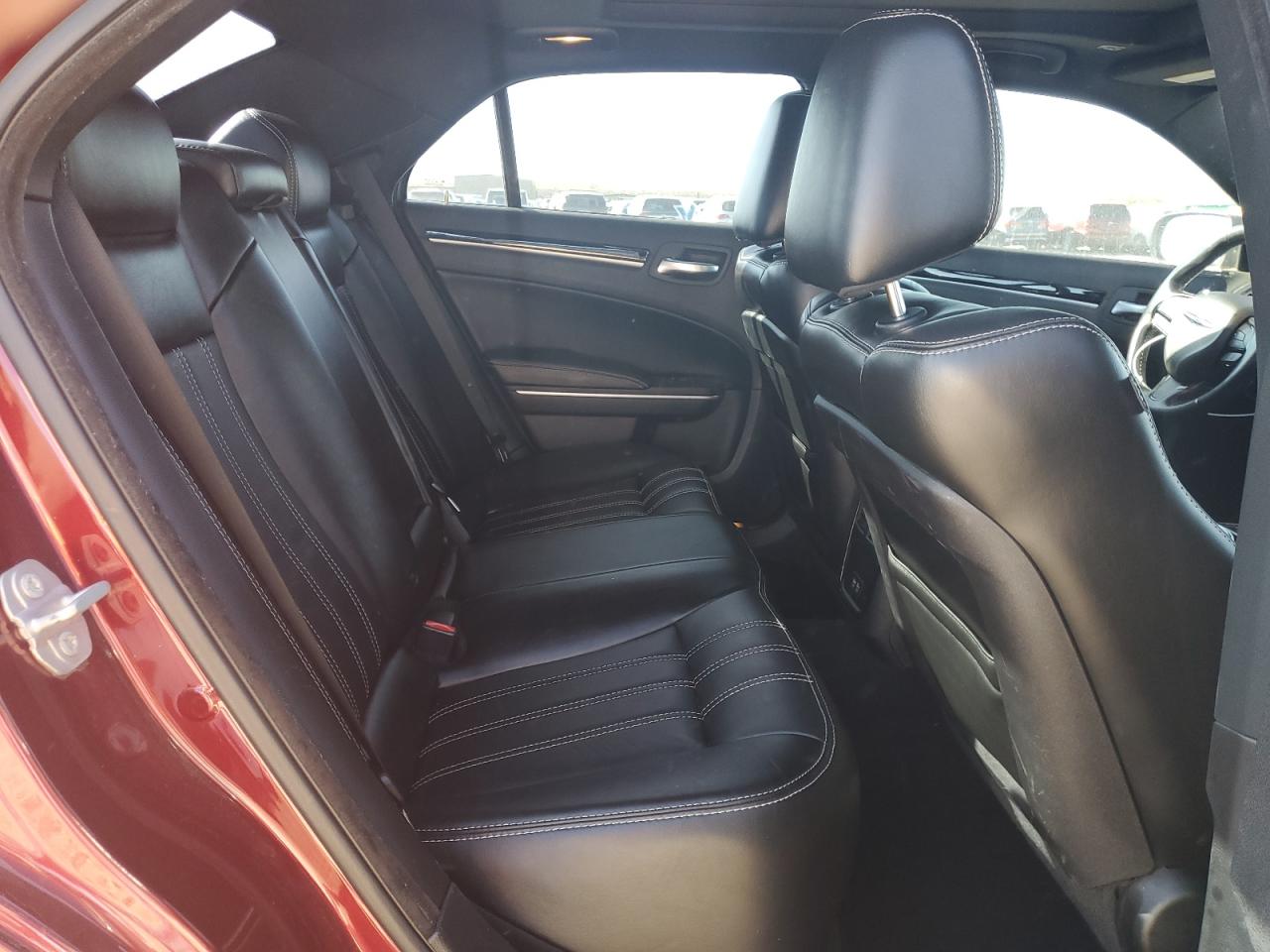 Chrysler 300 S Image 11