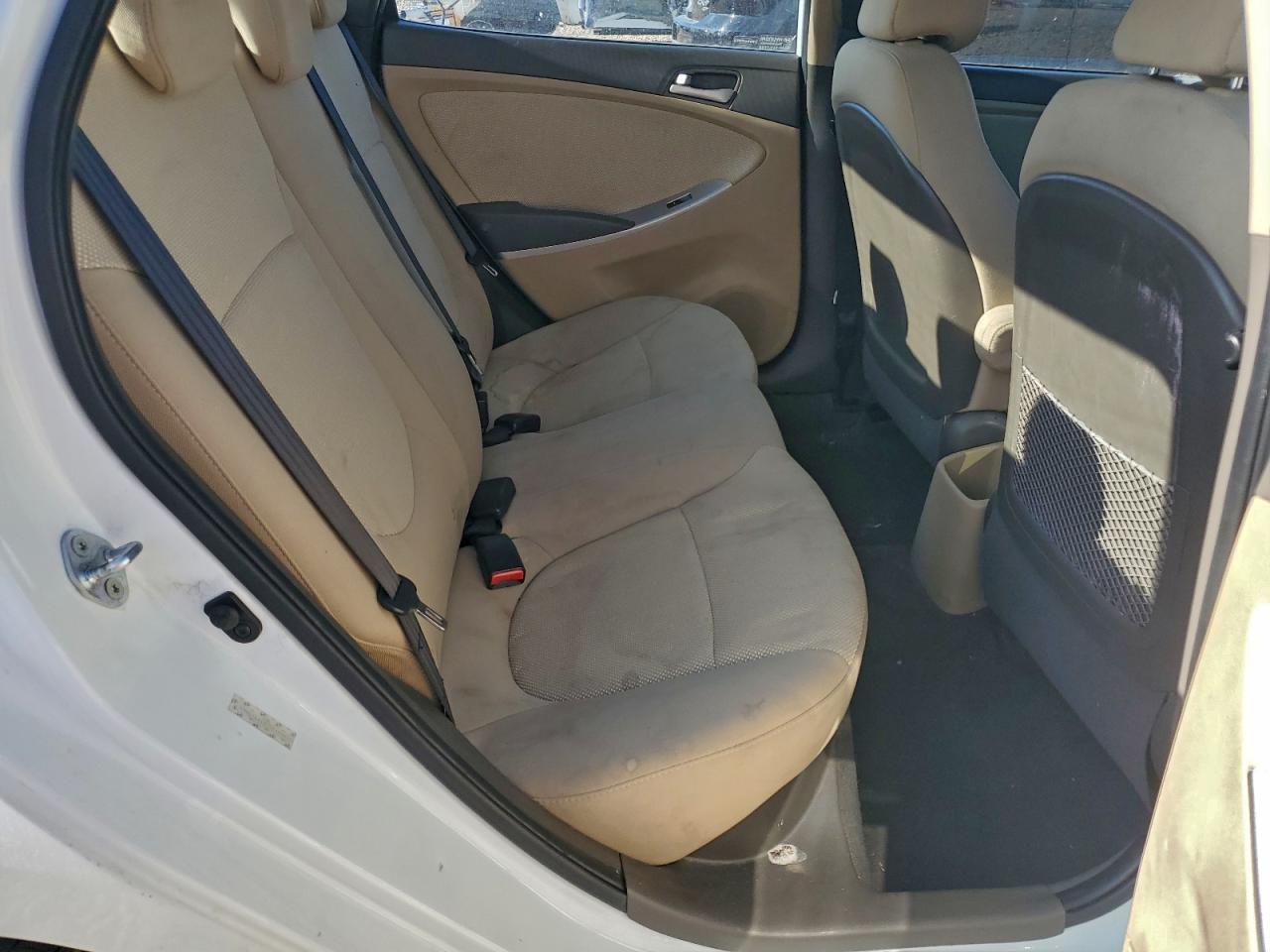 Hyundai ACCENT Gls Image 13