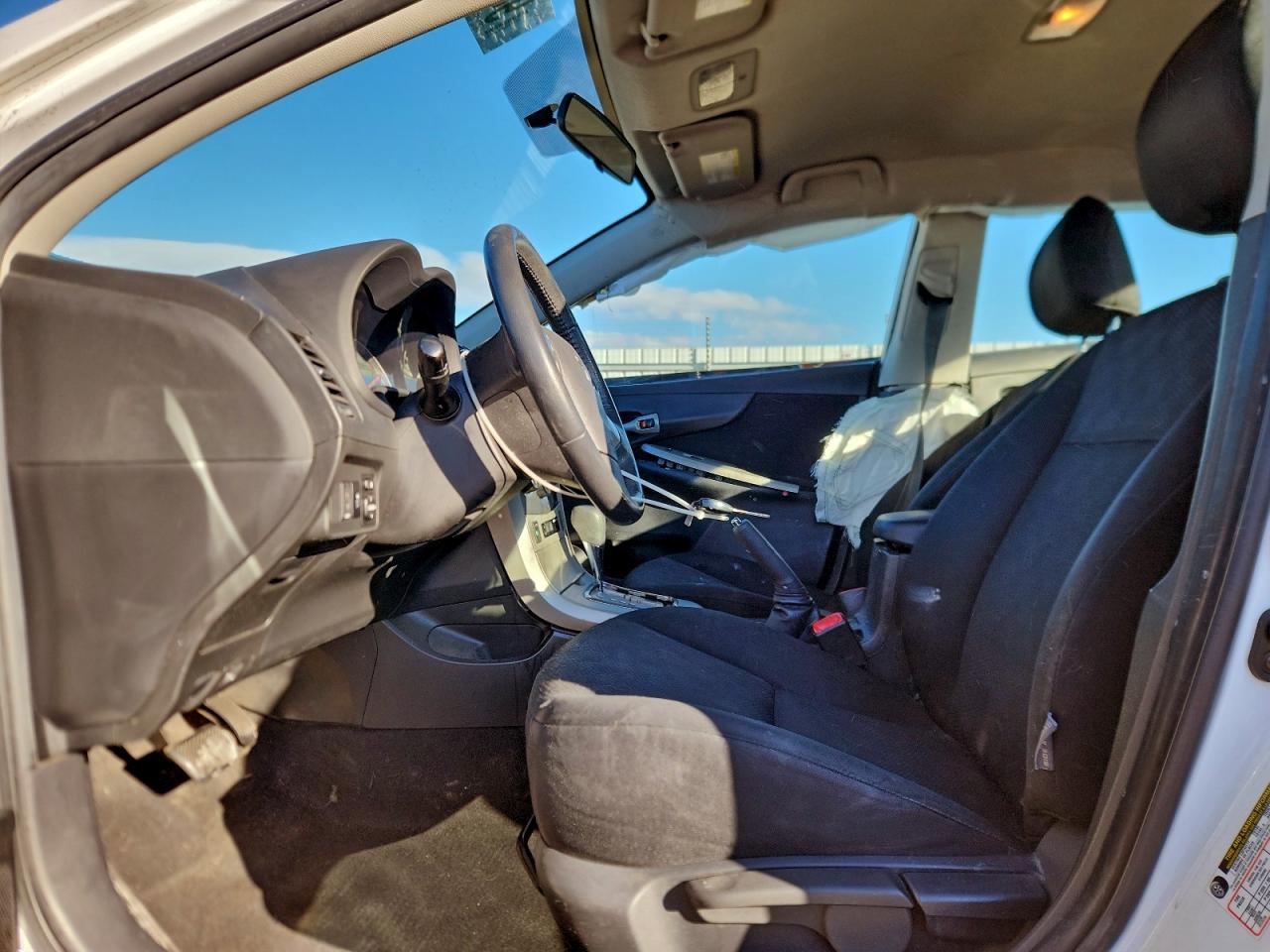 Toyota Corolla Base Image 7