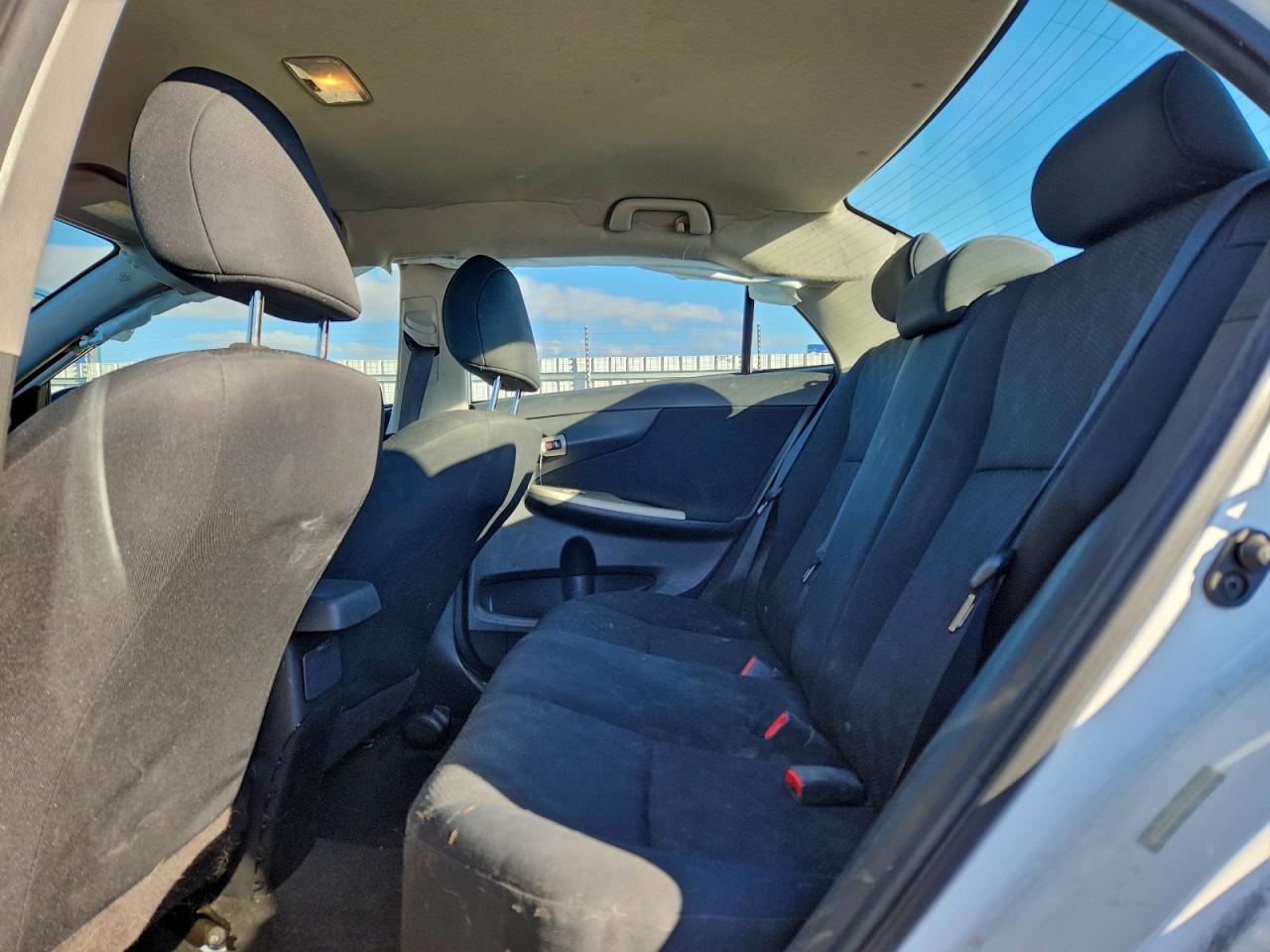 Toyota Corolla Base Image 11