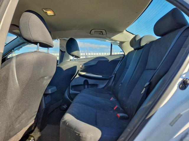 Toyota Corolla Base Image 11