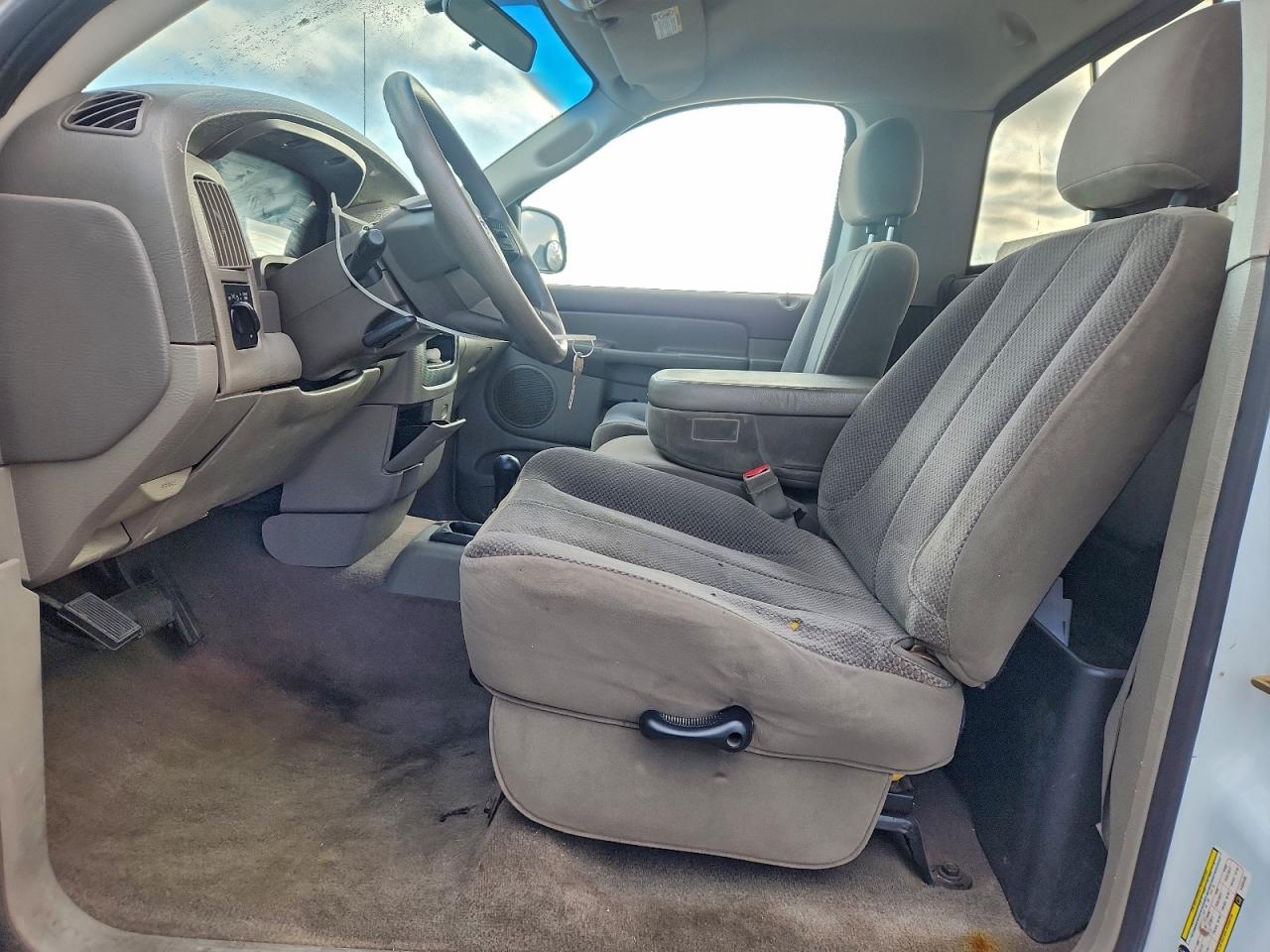 Dodge Ram 1500 St Image 4