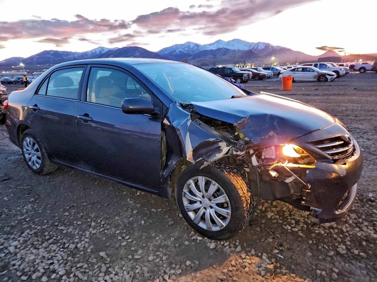 Toyota Corolla Base Image 9