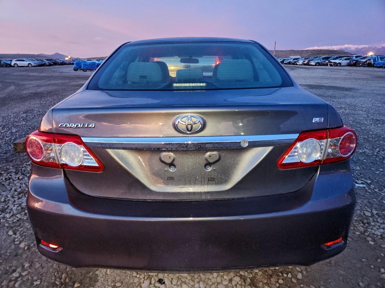 Toyota Corolla Base Image 8