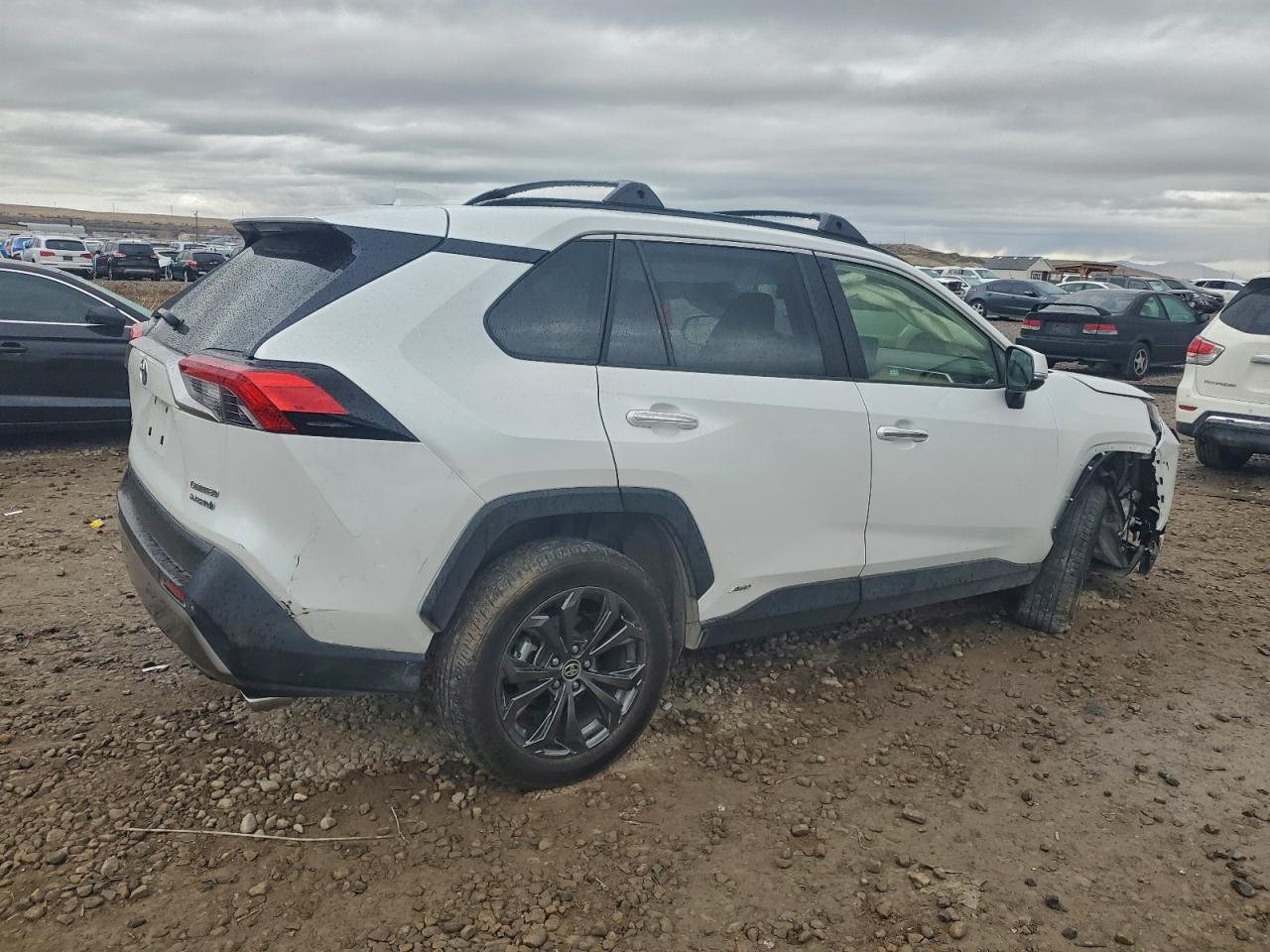 Toyota RAV4 Limited Image 3