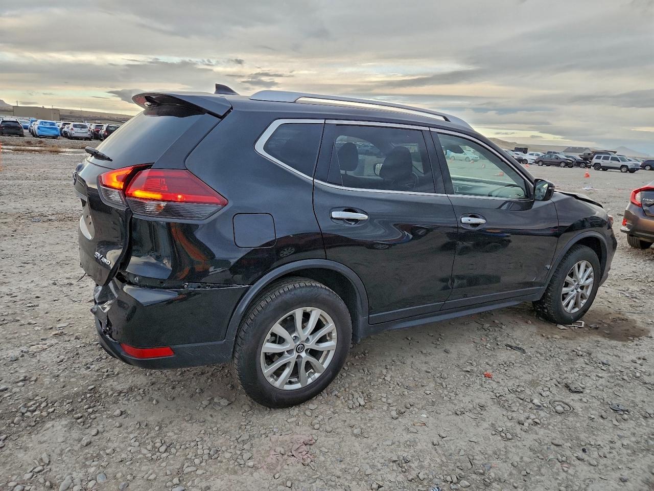 Nissan Rogue S Image 2