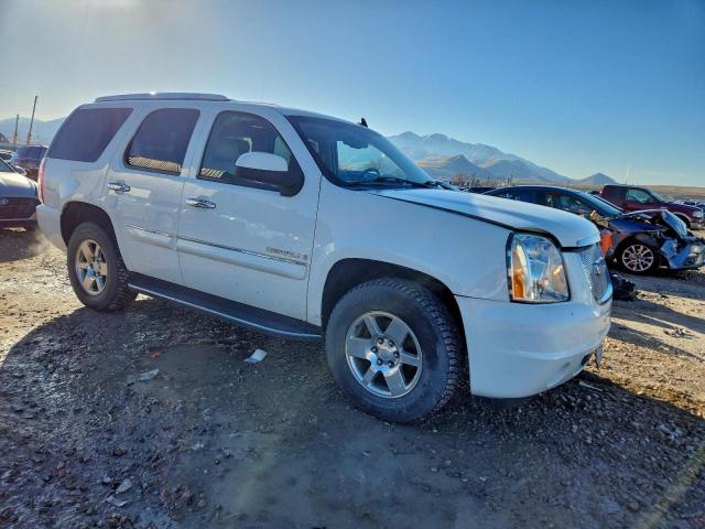 GMC Yukon Denali Image 9