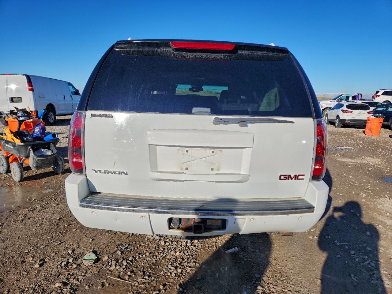 GMC Yukon Denali Image 6