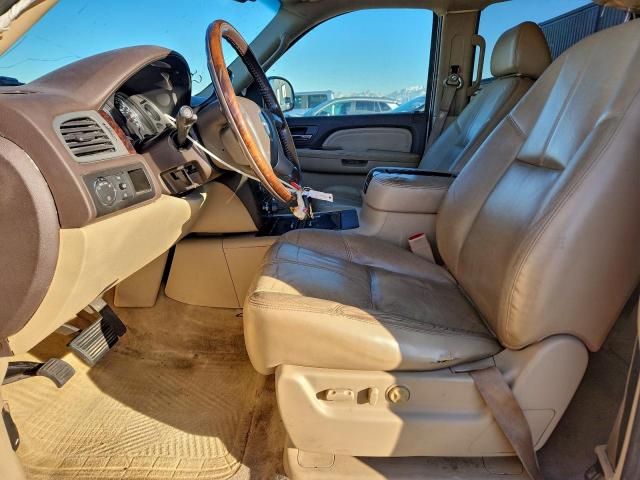 GMC Yukon Denali Image 3