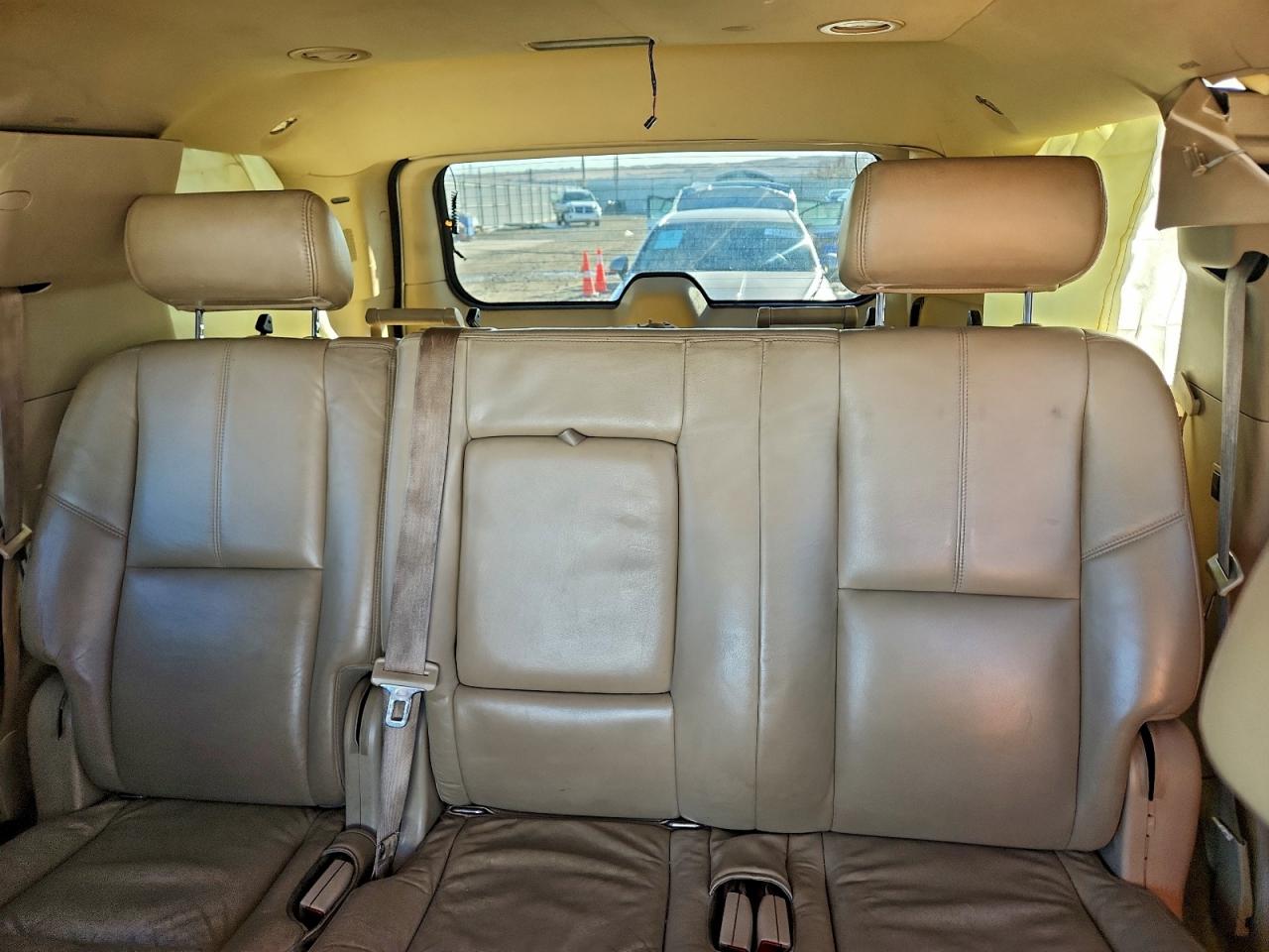 GMC Yukon Denali Image 14