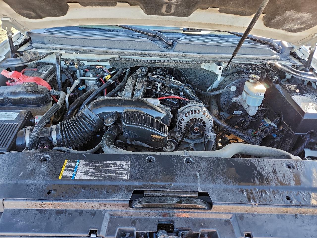 GMC Yukon Denali Image 5