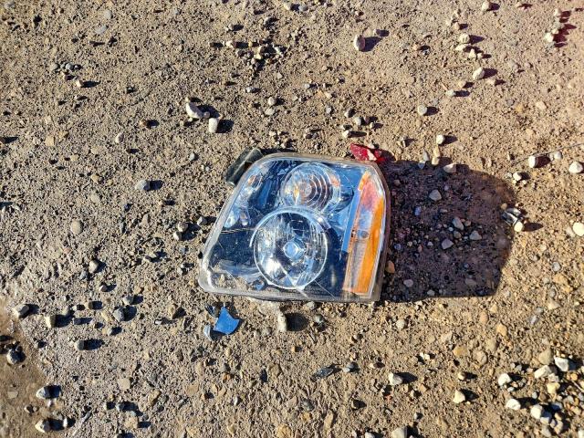 GMC Yukon Denali Image 8