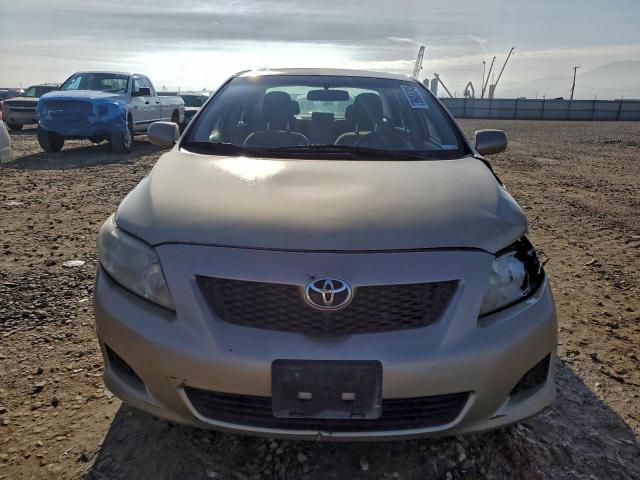 Toyota Corolla Base Image 9