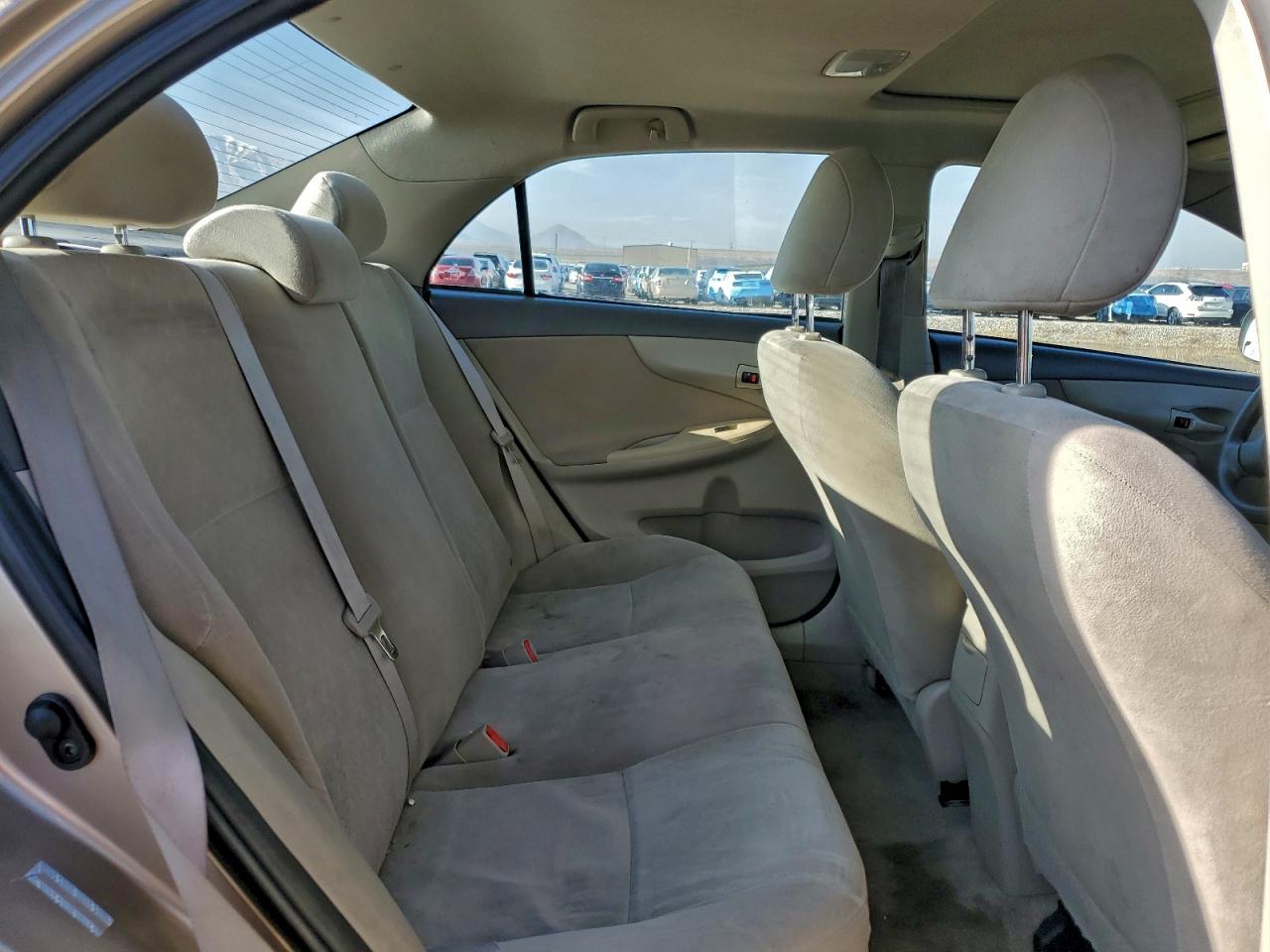 Toyota Corolla Base Image 5