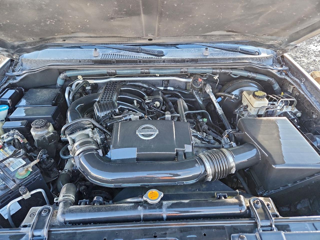 Nissan Pathfinder S Image 2