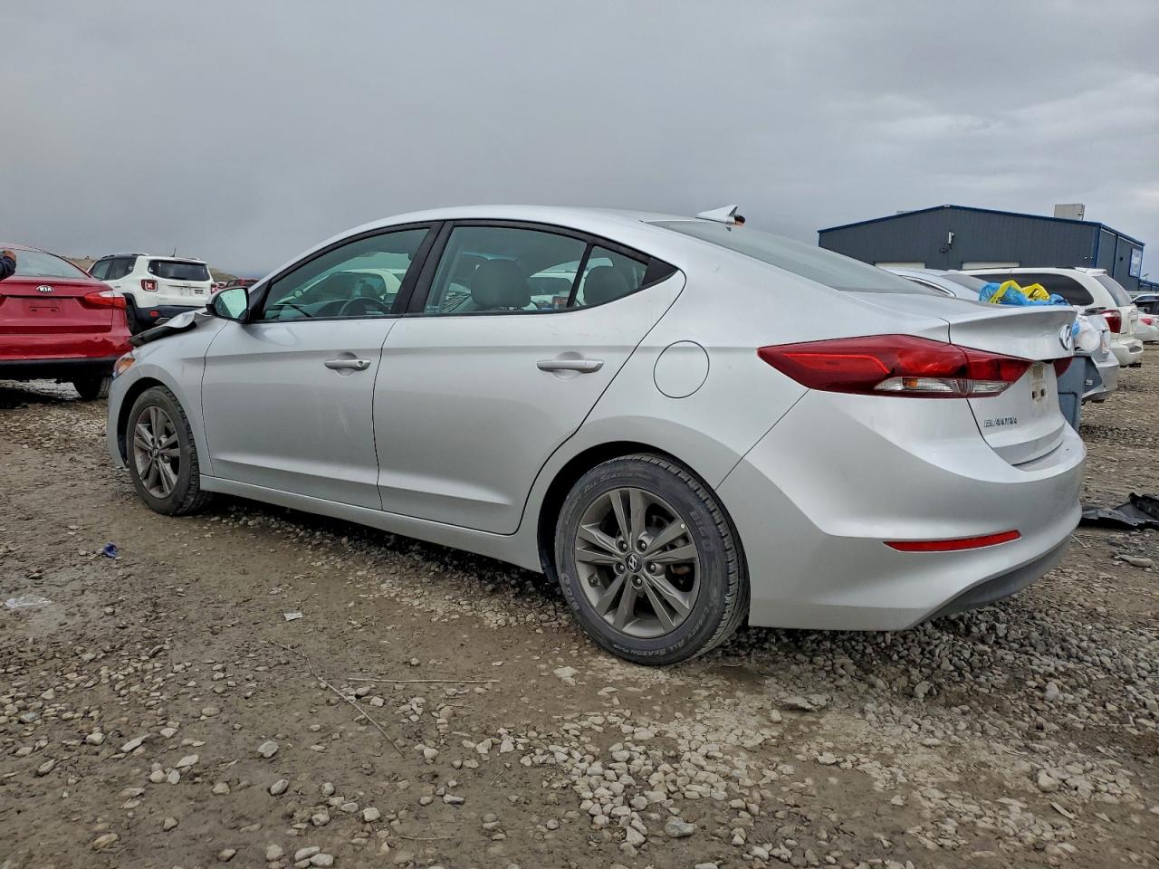 Hyundai ELANTRA Sel Image 2