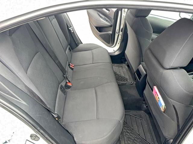 Toyota Corolla Le Image 9