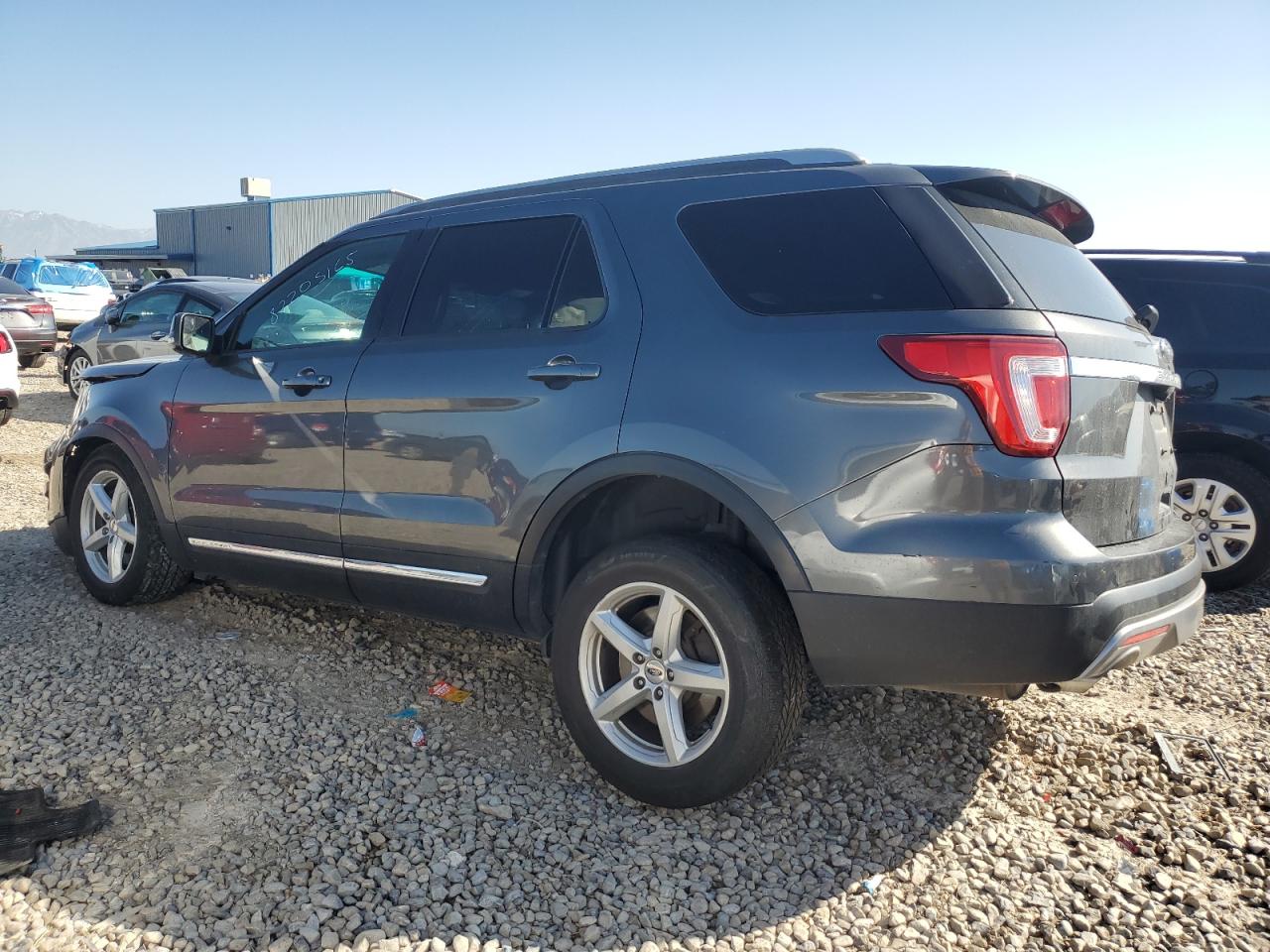 Ford Explorer Xlt Image 2
