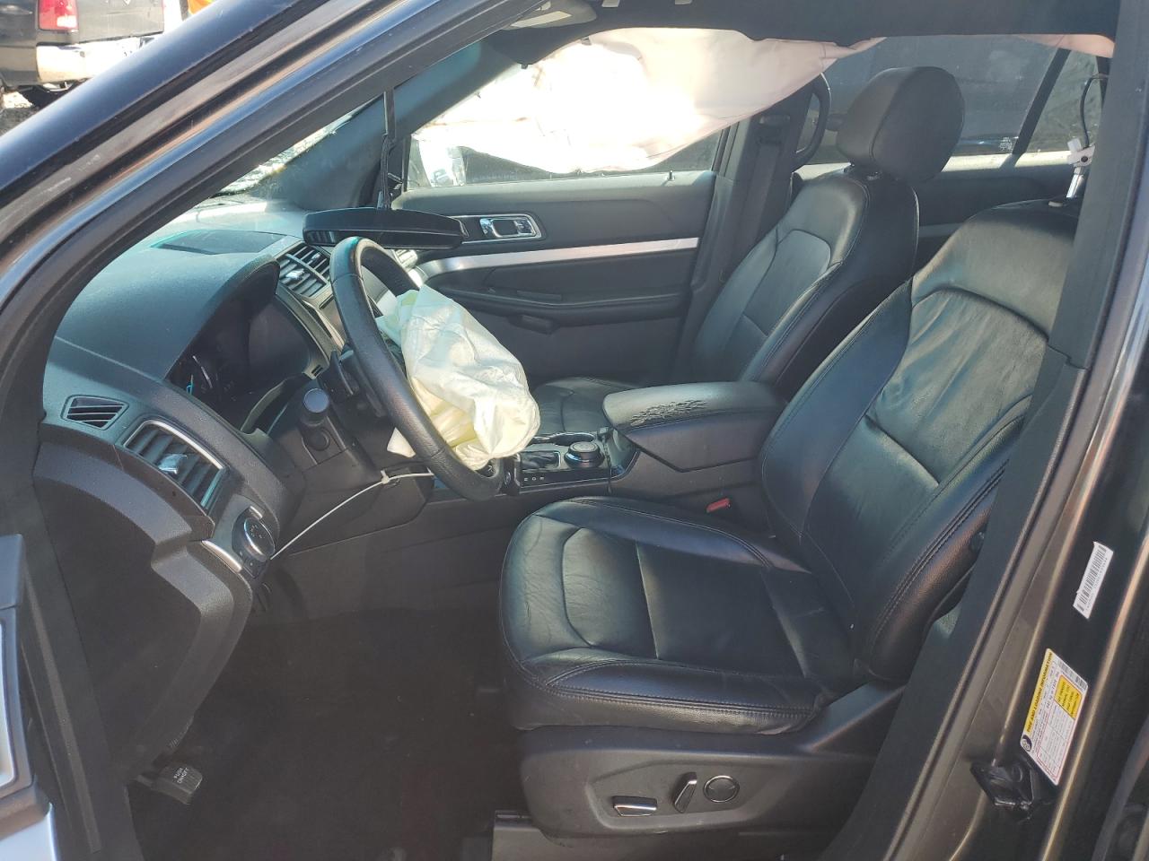 Ford Explorer Xlt Image 11