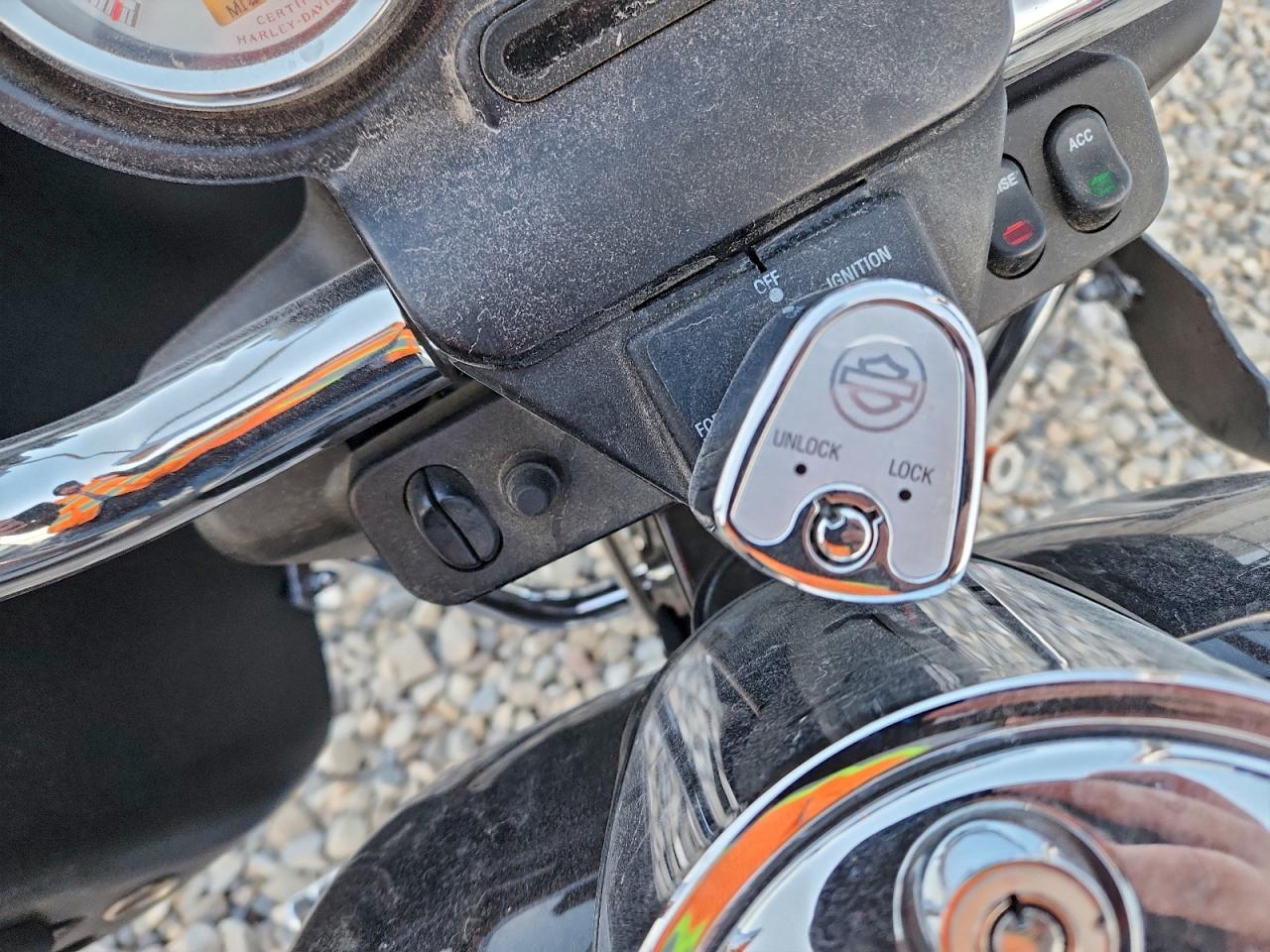 Harley-Davidson Fl Image 6