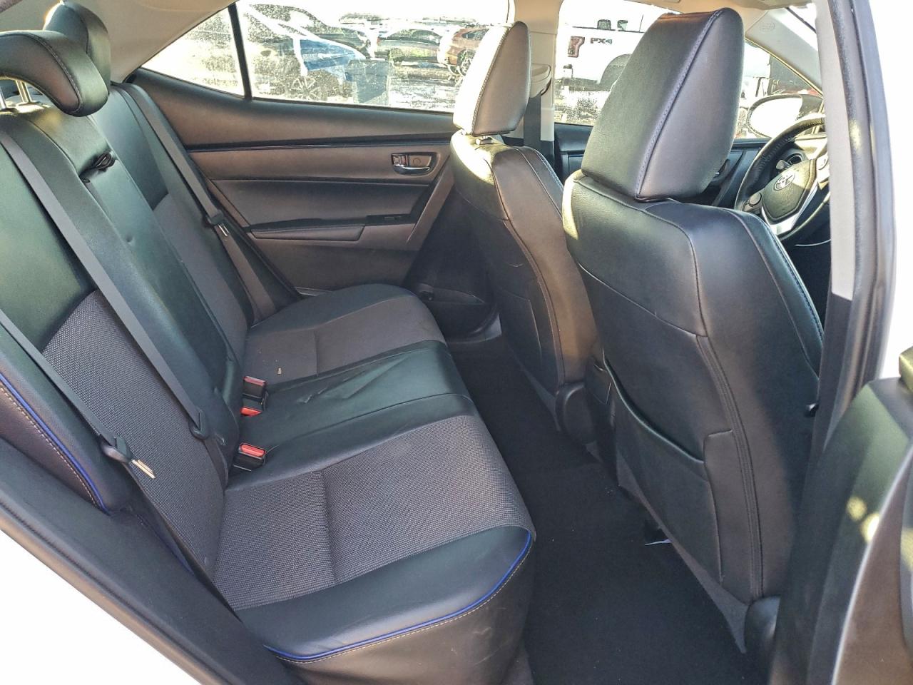 Toyota Corolla L Image 7