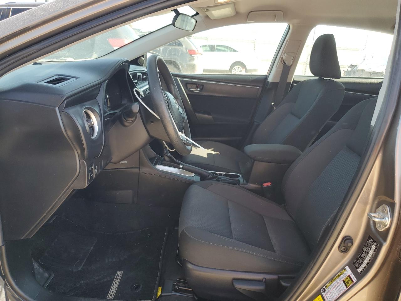 Toyota Corolla L Image 12