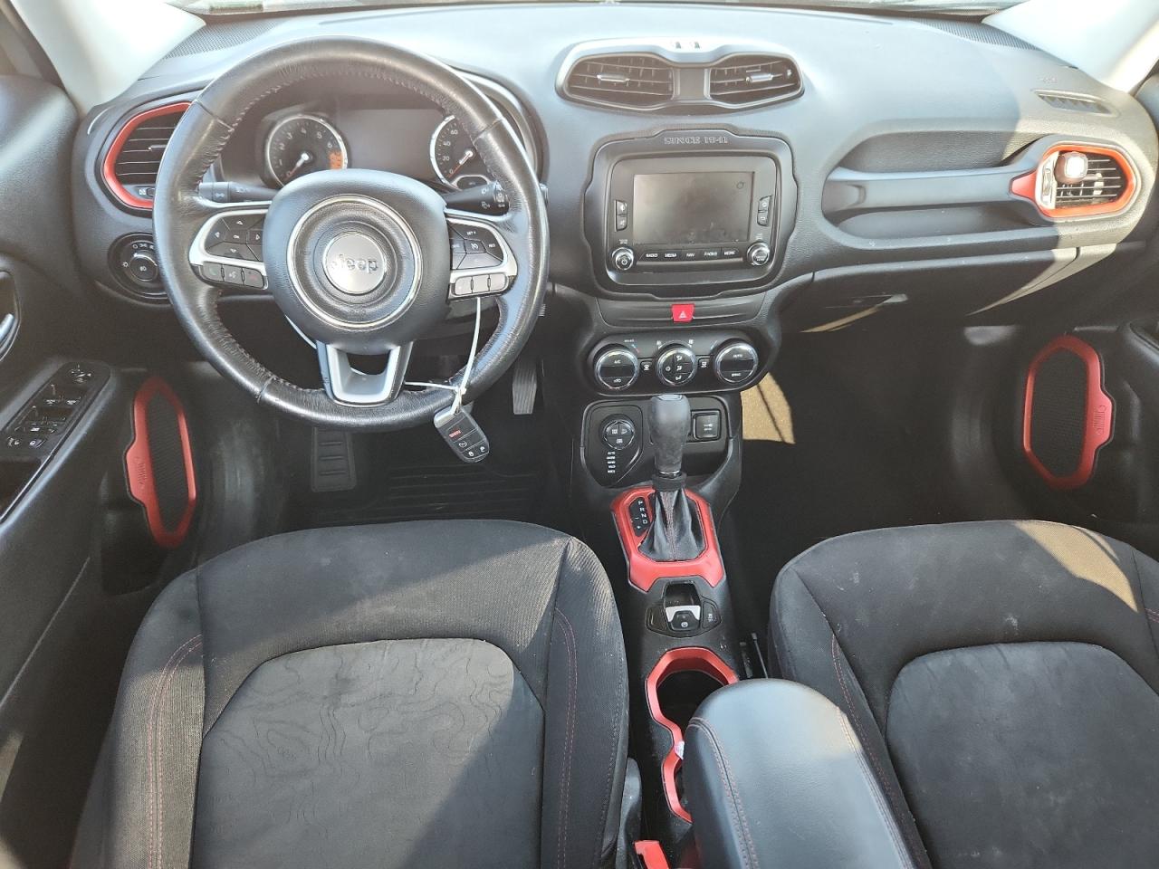 Jeep Renegade Trailhawk Image 6